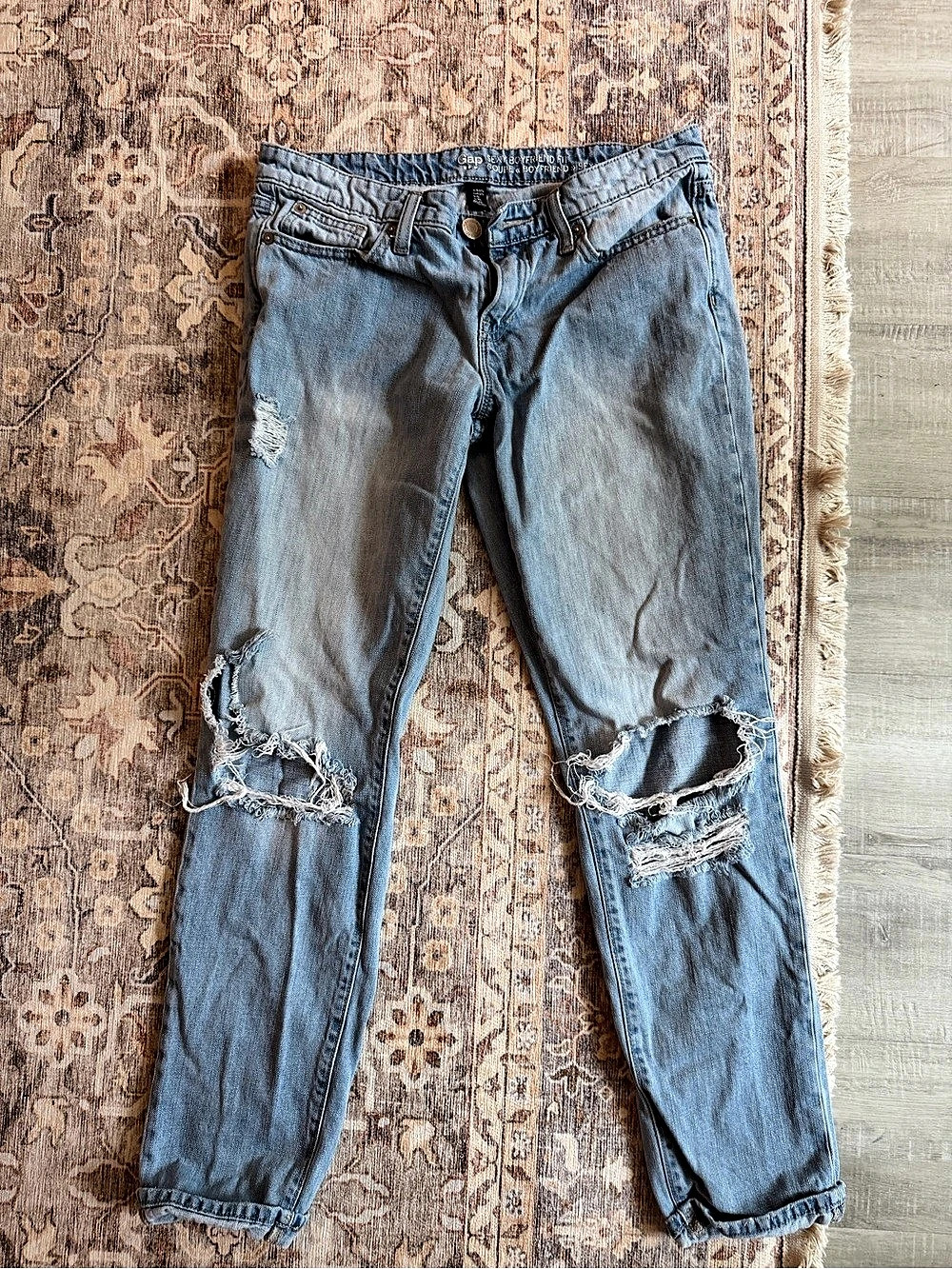 Gap sexy Boyfriend Distressed Jeans 4/27